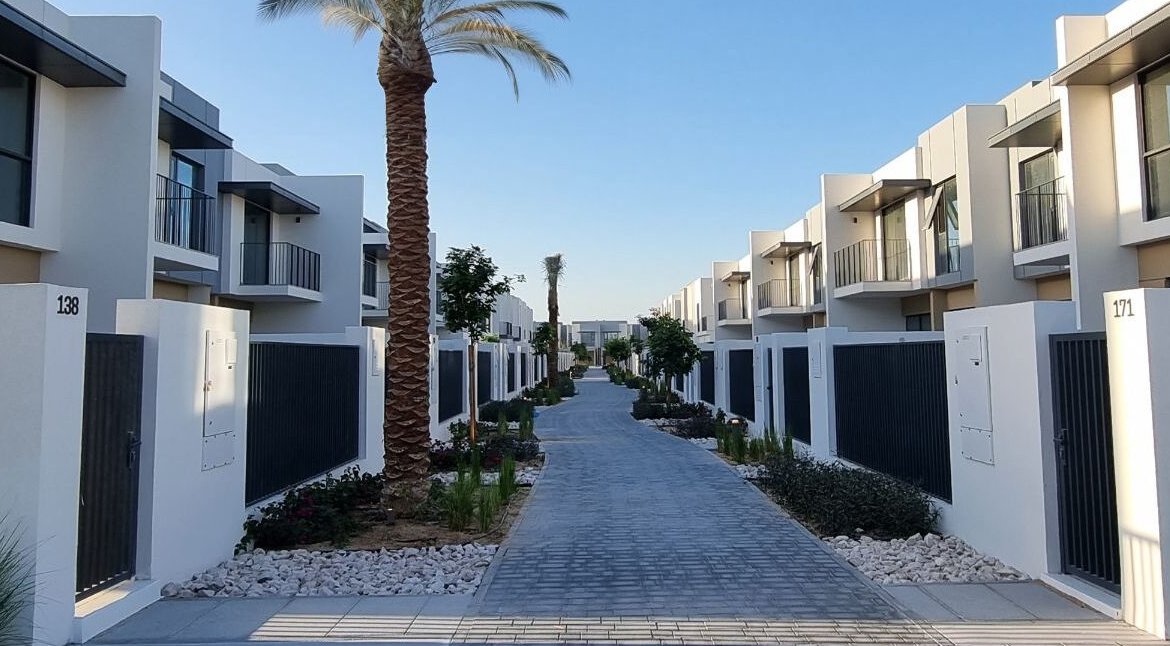 Riviera The Valley 4br twin villa below OP community real