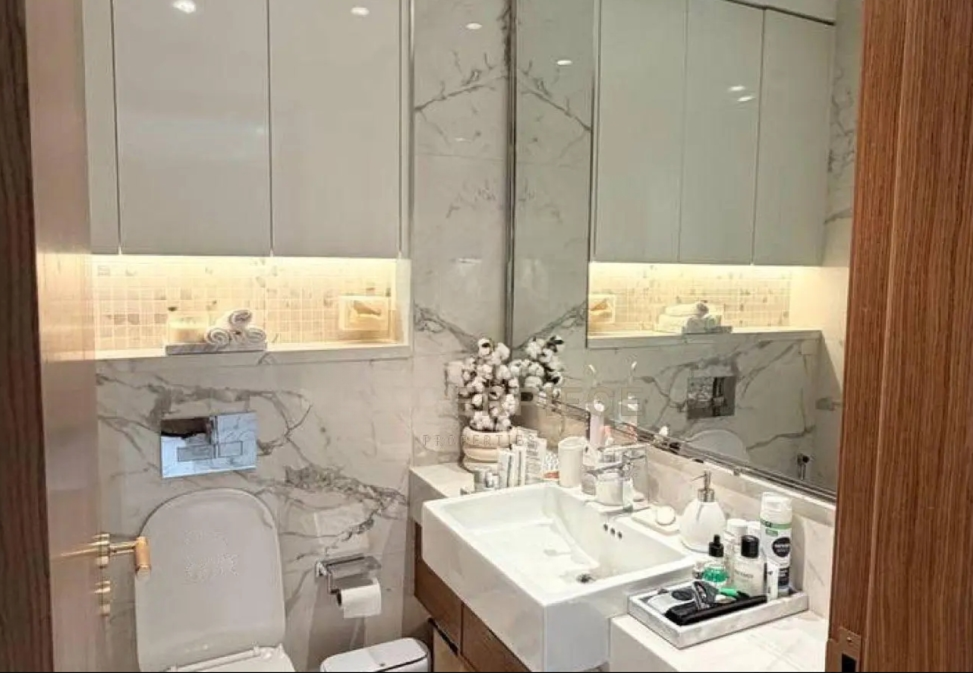 Riviera Azure Meydan-1br resale below OP bathroom