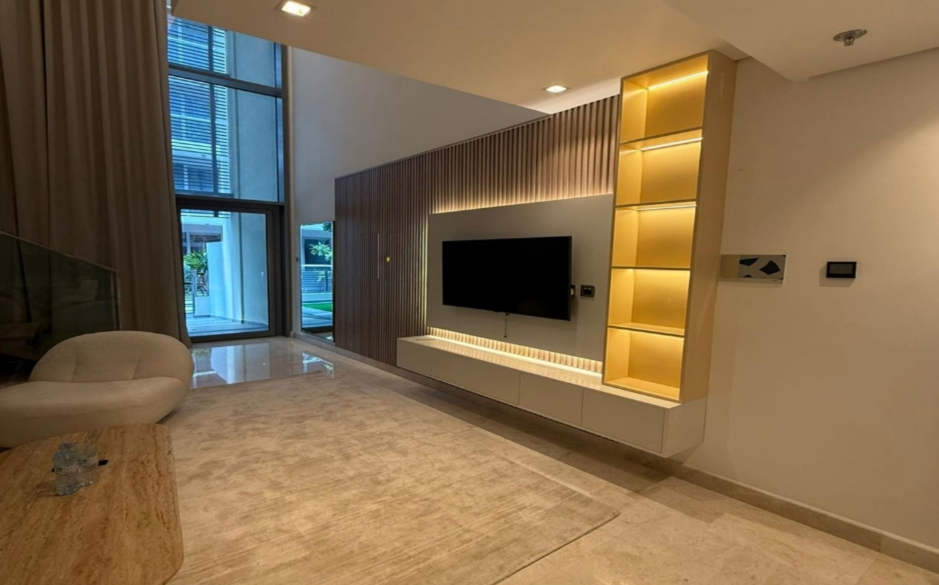 Sterling West Business Bay loft distress deal
