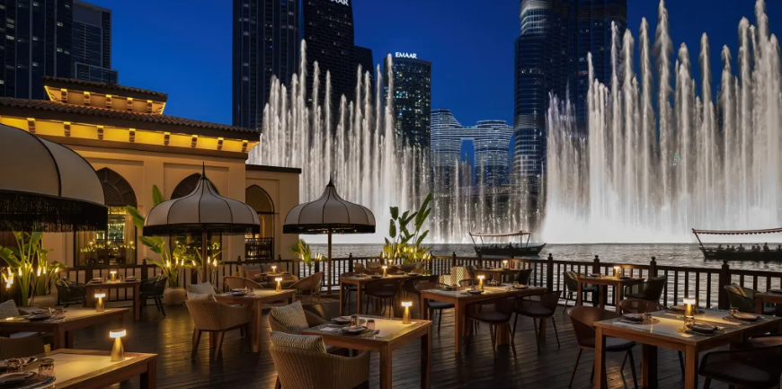 Downtown Dubai area guide fountain