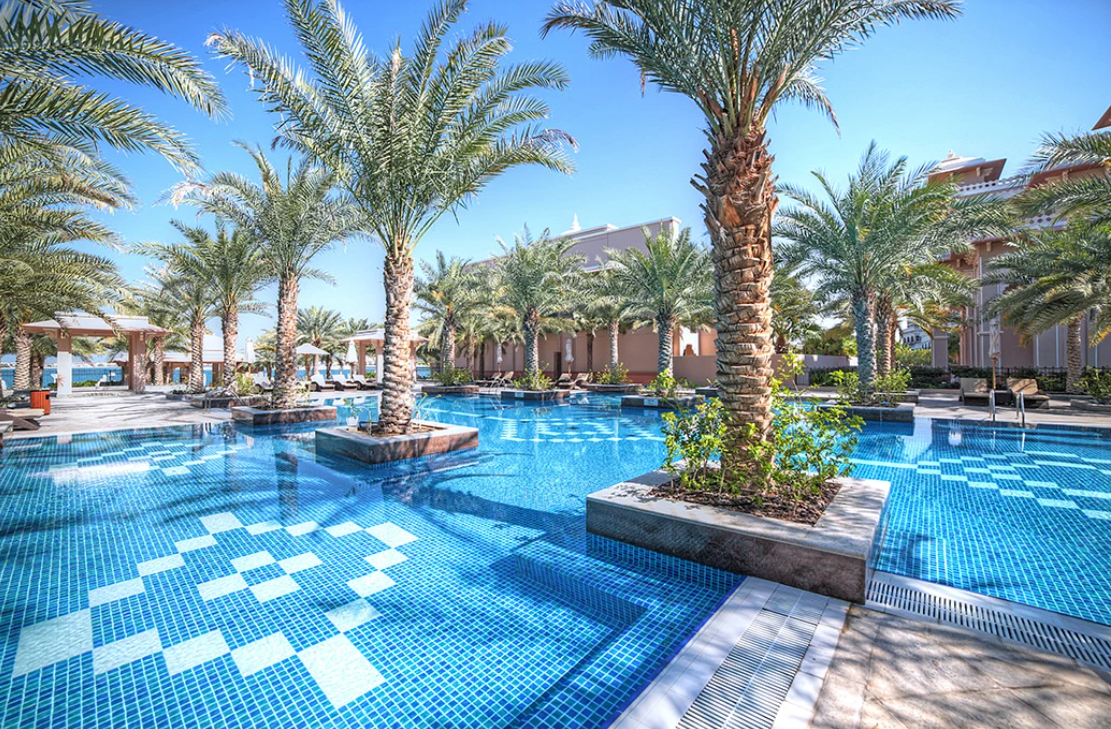 Grandeur Residence Palm Jumeirah distress resale 1 br large pool