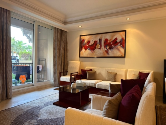 Grandeur Residence Palm Jumeirah distress resale 1 br large interior