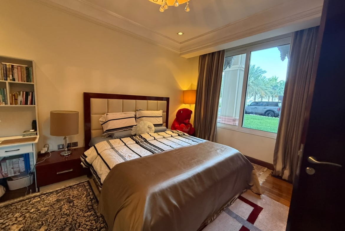 Grandeur Residence Palm Jumeirah distress resale 1 br large bedrom