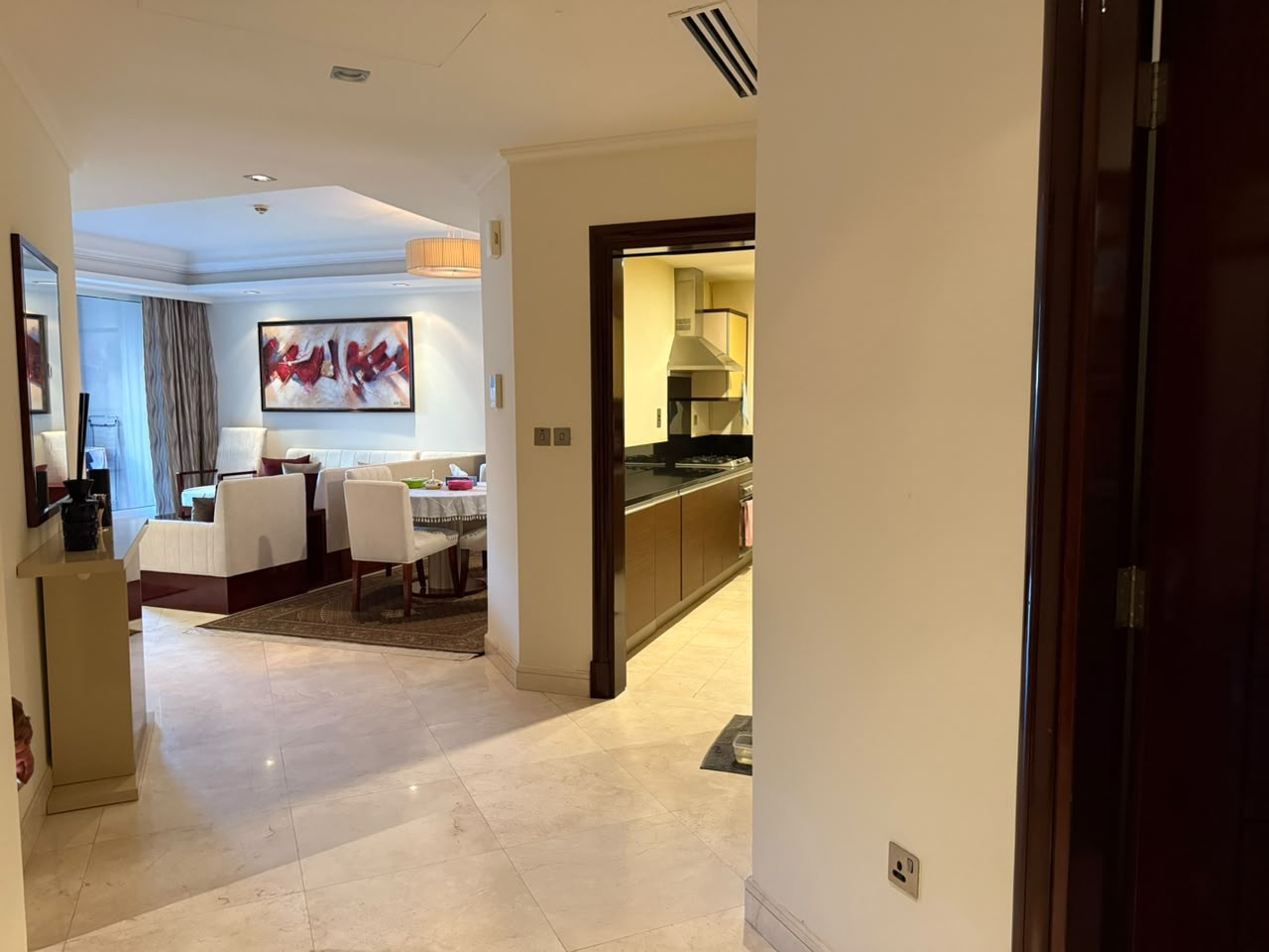 Grandeur Residence Palm Jumeirah distress resale 1 br layout