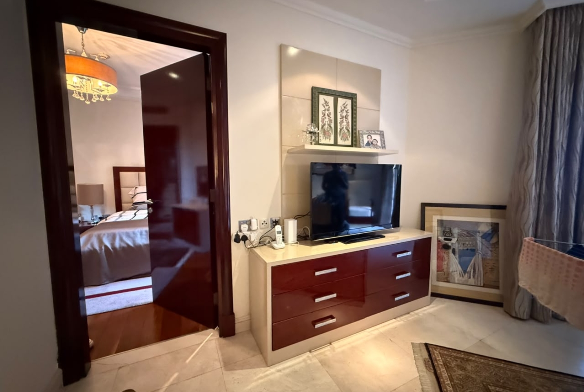 Grandeur Residence Palm Jumeirah distress resale 1 br rare layout