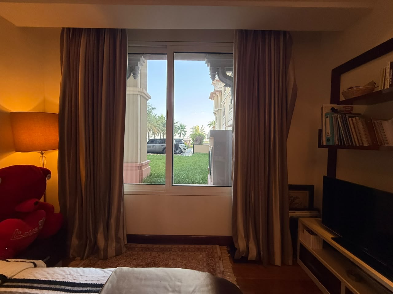 Grandeur Residence Palm Jumeirah distress resale 1 br bedroom