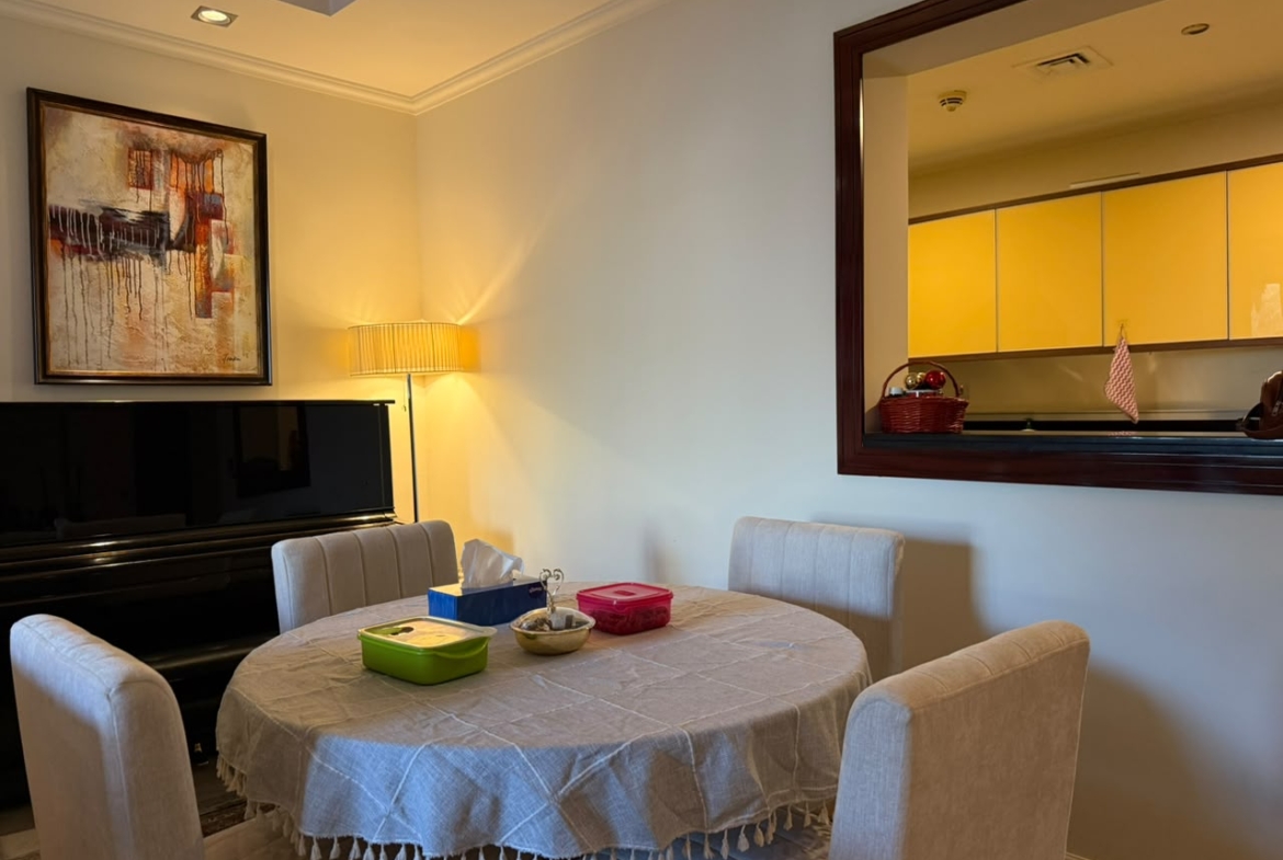 Grandeur Residence Palm Jumeirah distress resale 1 br dining area