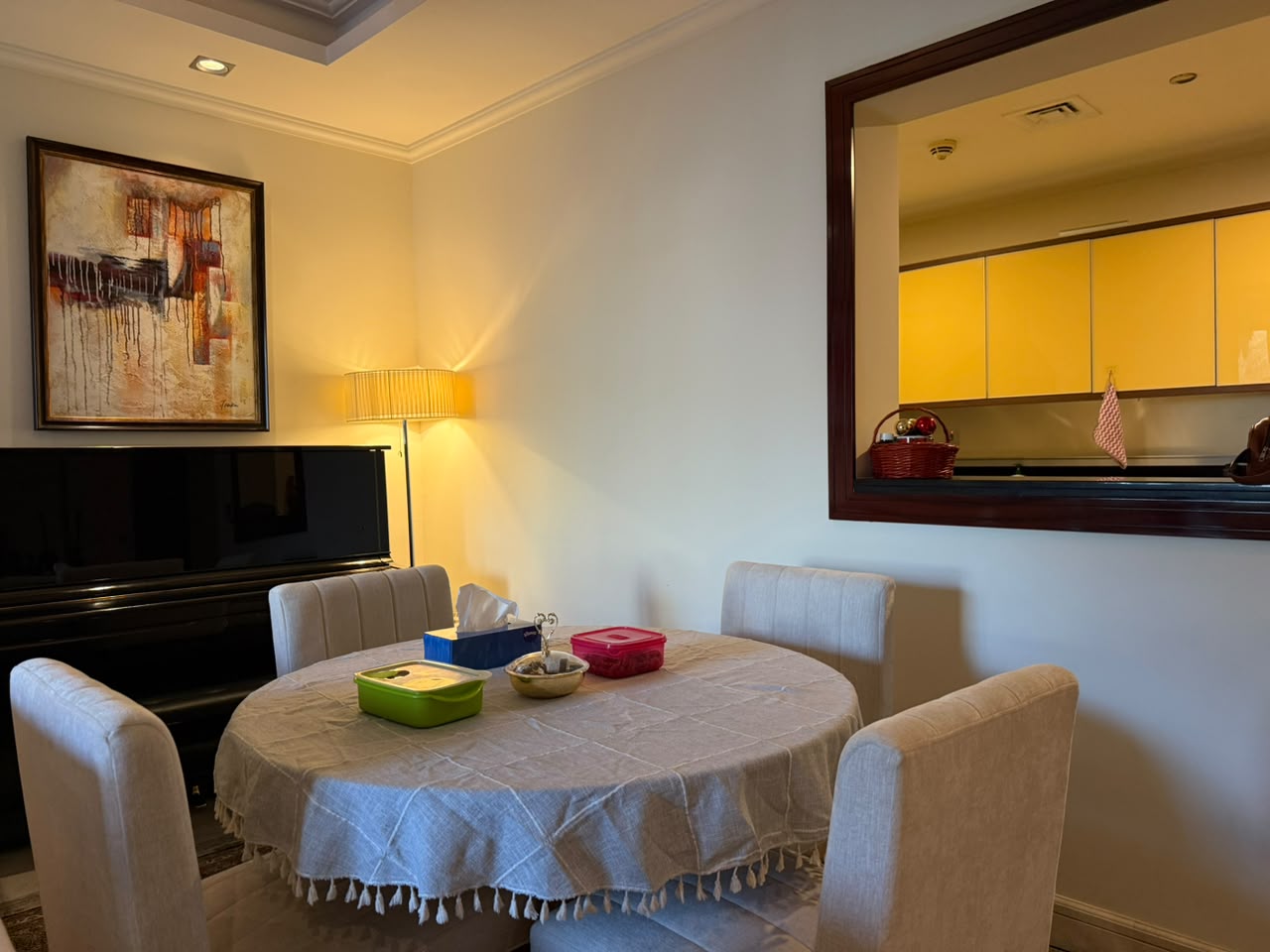 Grandeur Residence Palm Jumeirah distress resale 1 br dining area