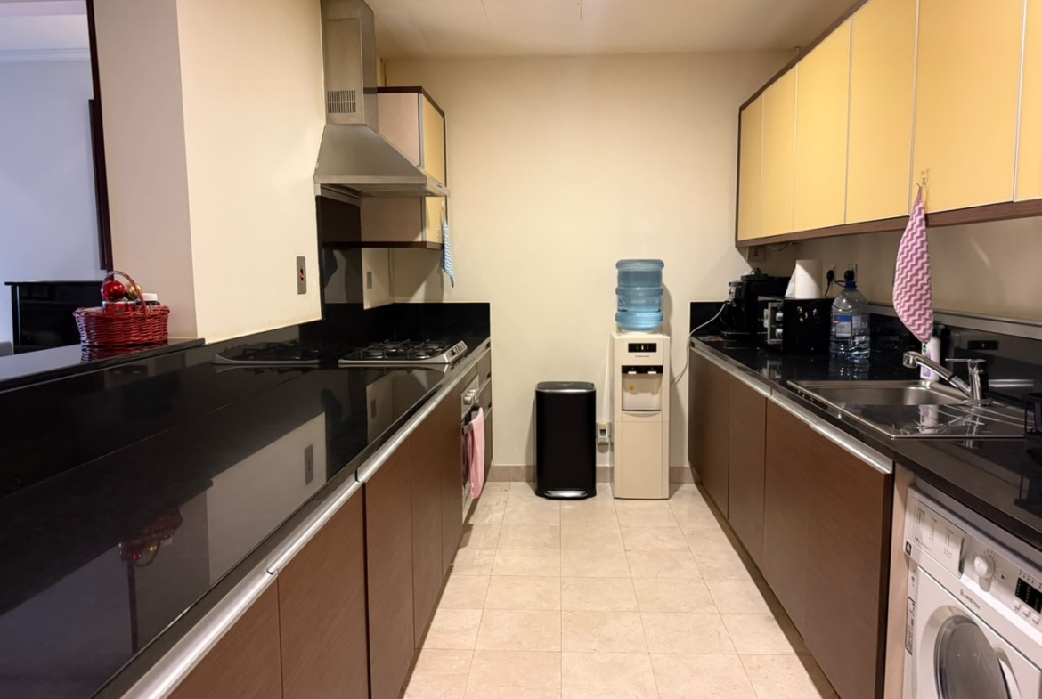 Grandeur Residence Palm Jumeirah distress resale 1 br kitchen