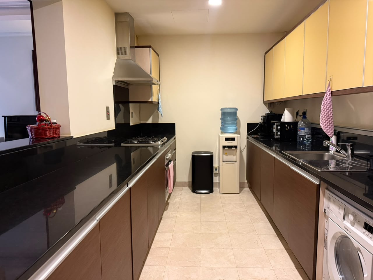Grandeur Residence Palm Jumeirah distress resale 1 br kitchen