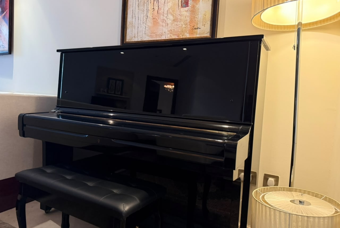 Grandeur Residence Palm Jumeirah distress resale 1 br large layout