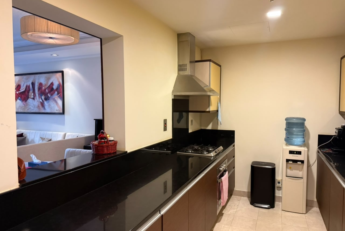 Grandeur Residence Palm Jumeirah distress resale 1 br large kitchen