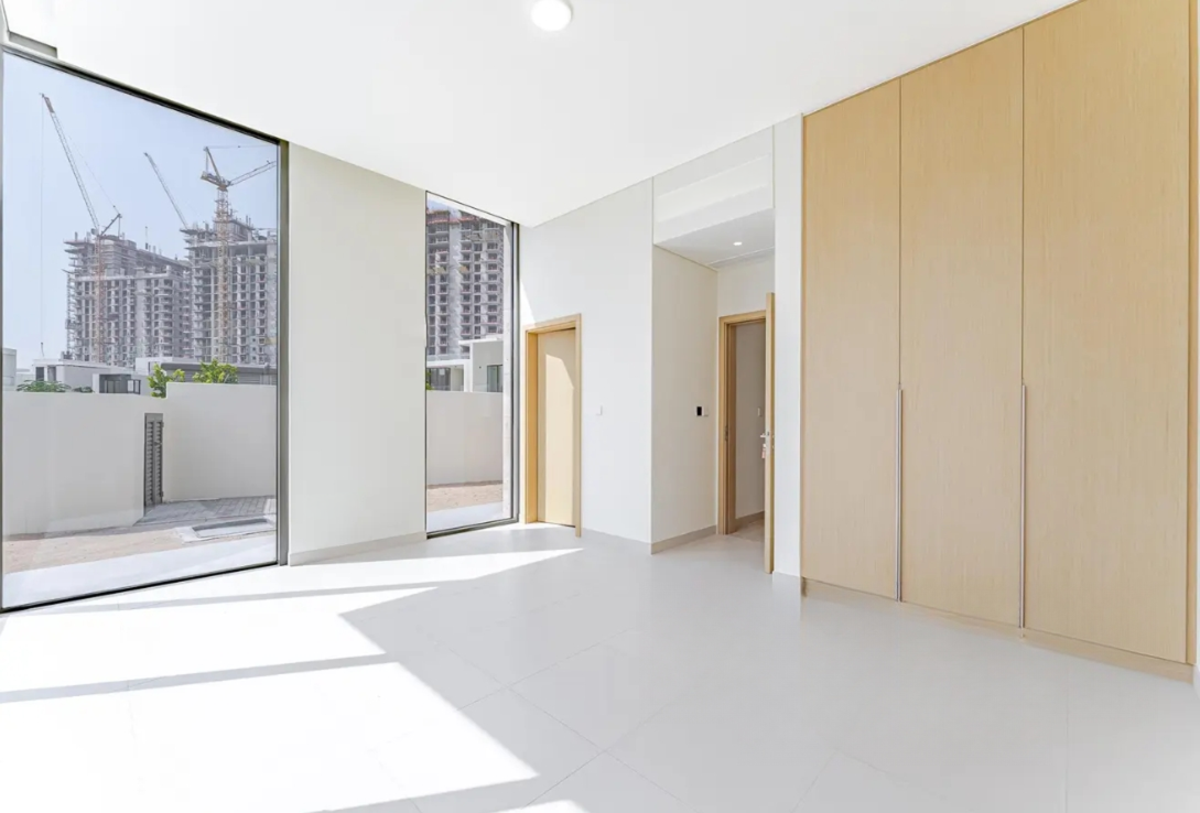 Address Hillcrest 5BR villa distress resale bedroom