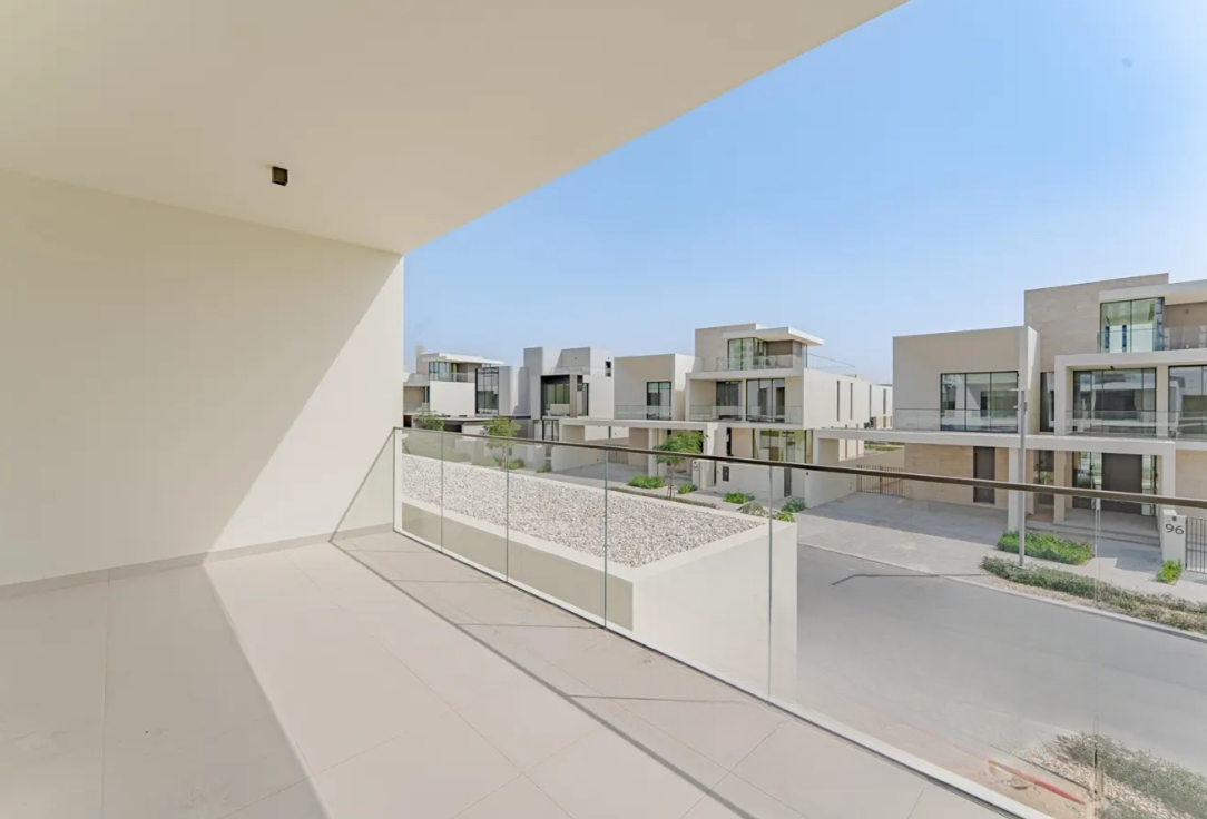 Address Hillcrest 5BR villa distress resale terrace