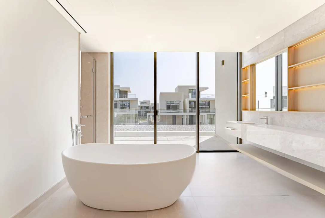 Address Hillcrest 5BR villa distress resale bathroom