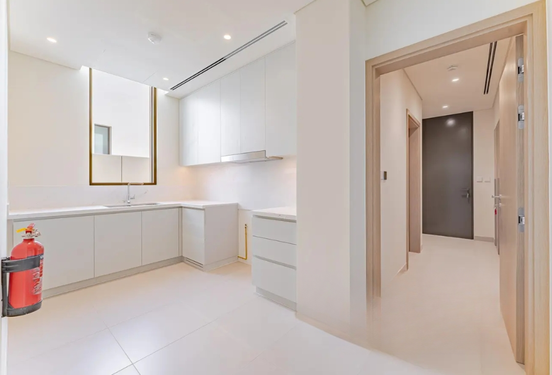 Address Hillcrest 5BR villa distress resale bathtub