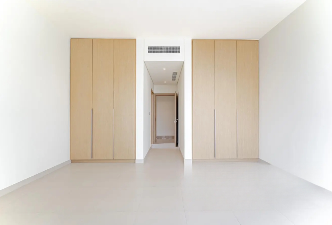 Address Hillcrest 5BR villa distress resale bedroom