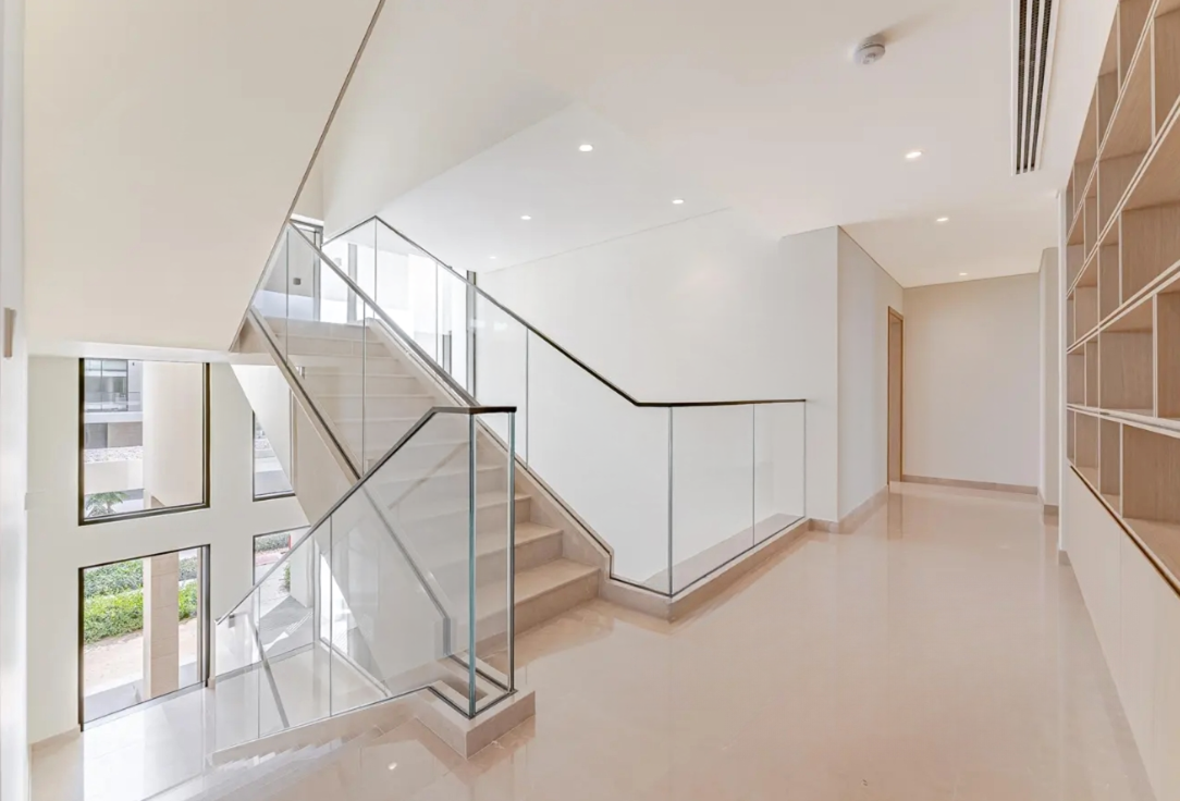 Address Hillcrest 5BR villa distress resale