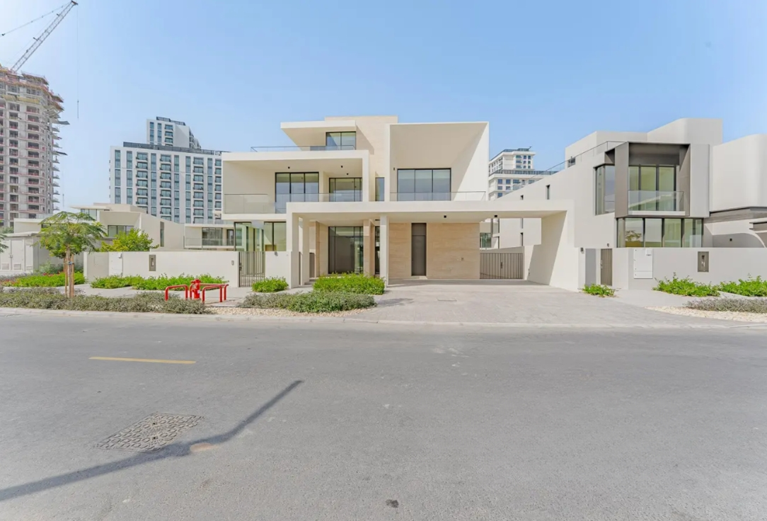 Address Hillcrest 5BR villa distress resale