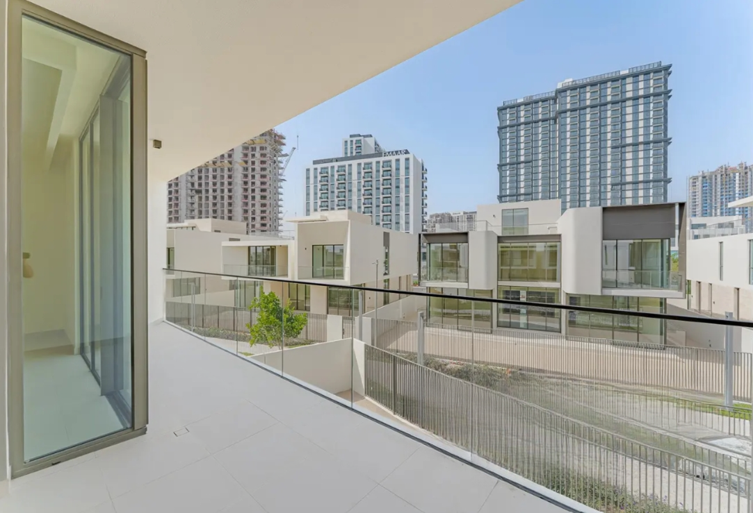 Address Hillcrest 5BR villa distress resale balcony view