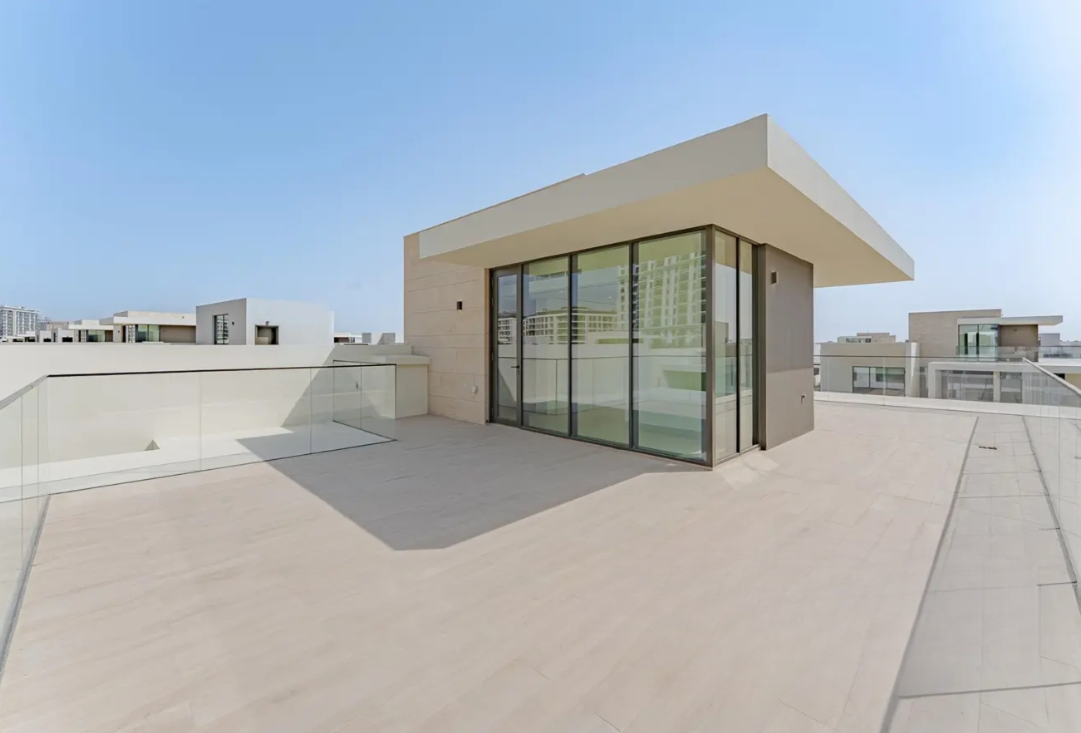 Address Hillcrest 5BR villa distress resale rooftop