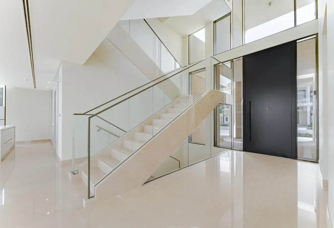 Address Hillcrest 5BR villa distress resale ledder