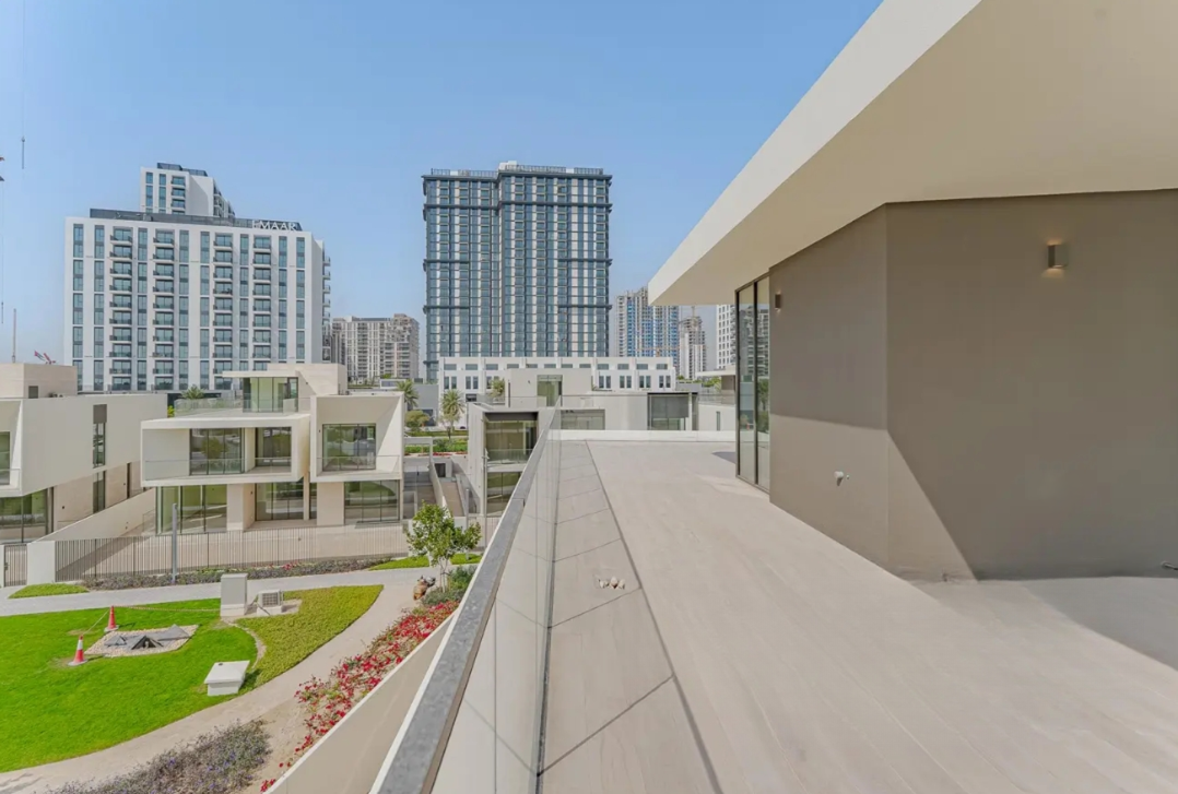 Address Hillcrest 5BR villa distress resale view